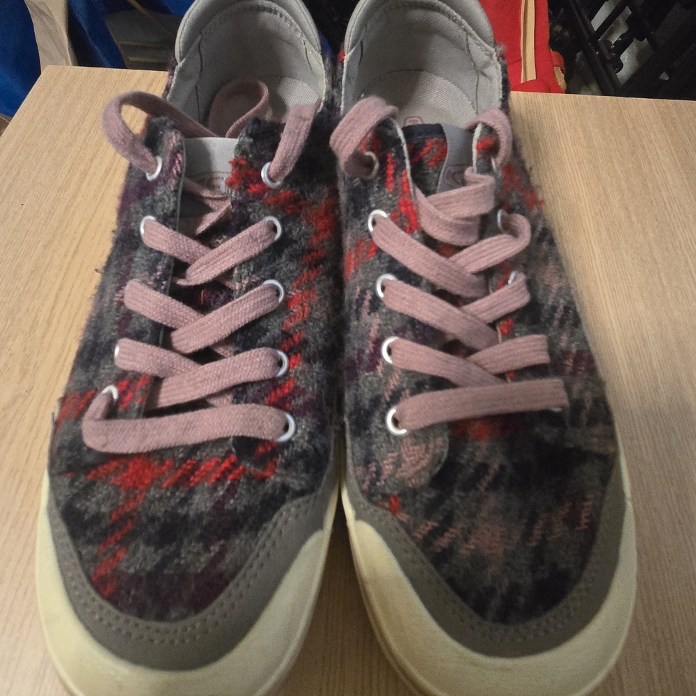 Keen Women Elsa Plaid Size 9